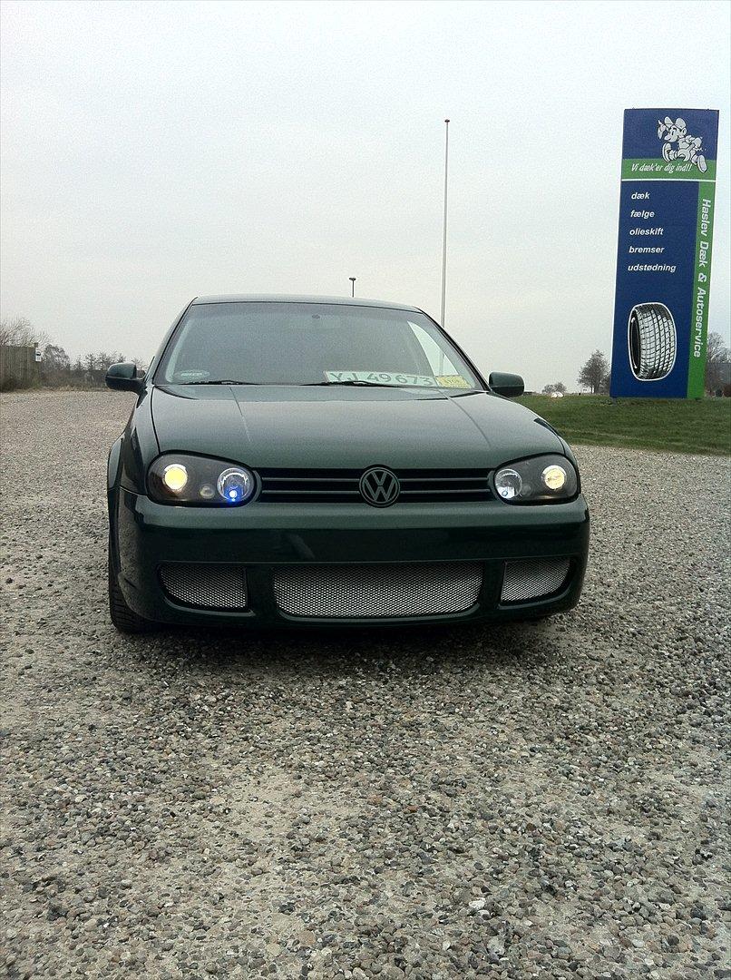 VW Golf IV TDI  - Nu med indfarvet front grill og med R32 konfagern og R32 forlygter med sort baggrund :P  billede 14