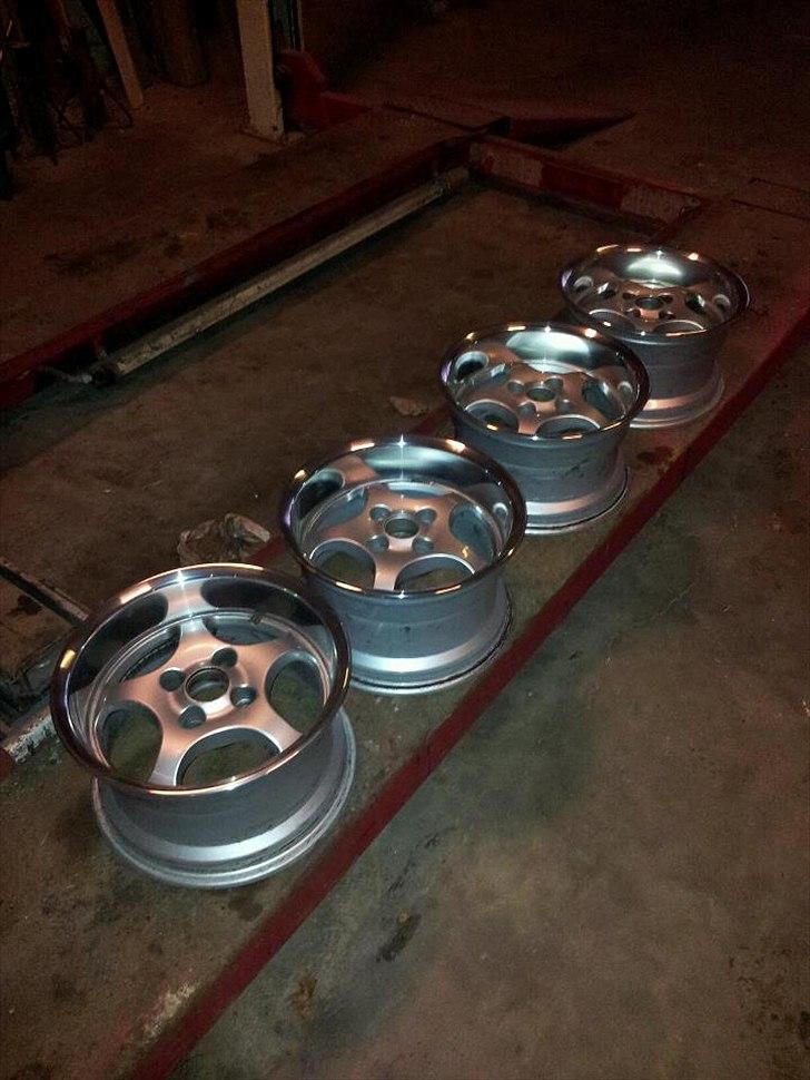 VW Polo 6N 1,4 - så kom de færdig polerede fælge hjem.. det bliver mums til sommer..  billede 19