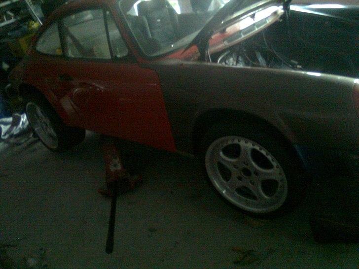 Porsche 911 - montering af hjul inden bilen skulle til maler , skulle se om de kunne være der eller jeg skulle trylle billede 3