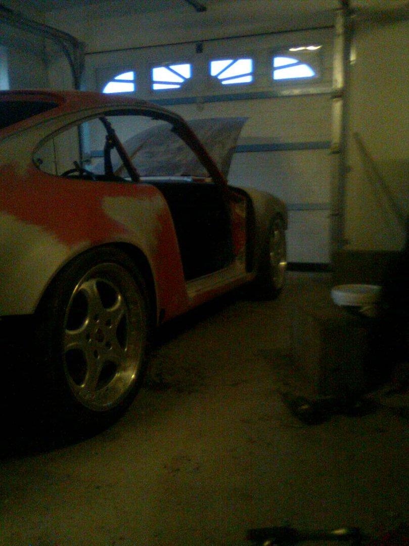 Porsche 911 - så den næsten helt skilt af og næsten klar til maler billede 11