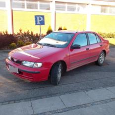 Nissan almera n15  taget af politi