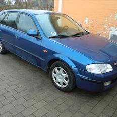 Mazda 323F GLX solgt