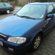 Mazda 323F GLX solgt