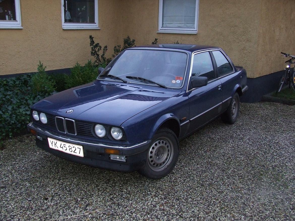 BMW 318 E30 (316) *solgt* - Som den så ud da jeg købte den:) billede 1
