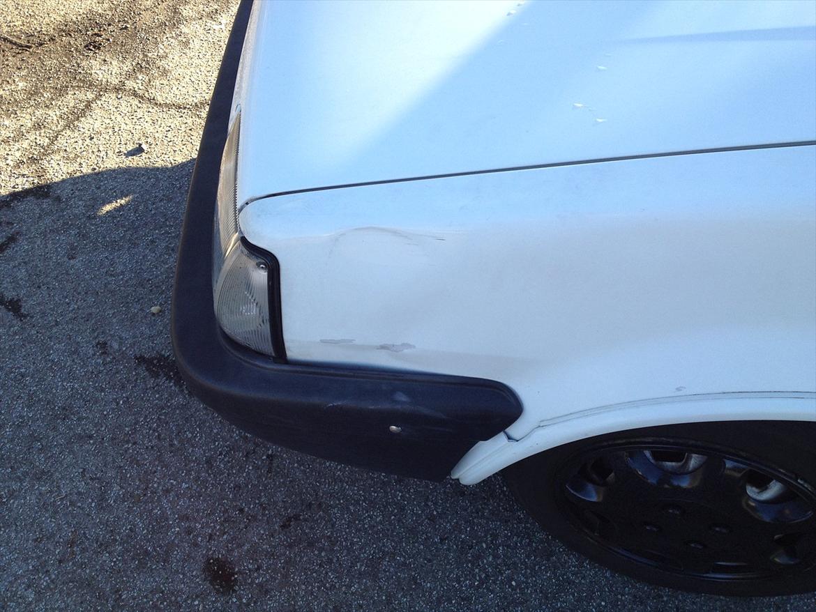 Nissan Micra Super S  - Bulen i venstre forskærm. billede 17