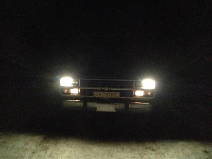 Chevrolet Starcraft / Chevy Van G30 - fik fikset nærlyset og fik monteret osram nightbreaker i lygterne billede 4