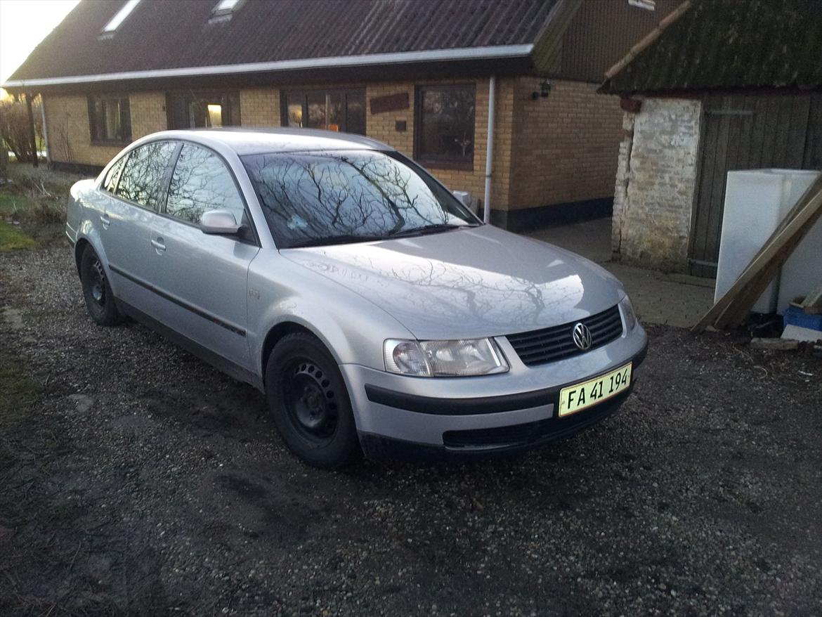 VW passat 1,6 limousine billede 1