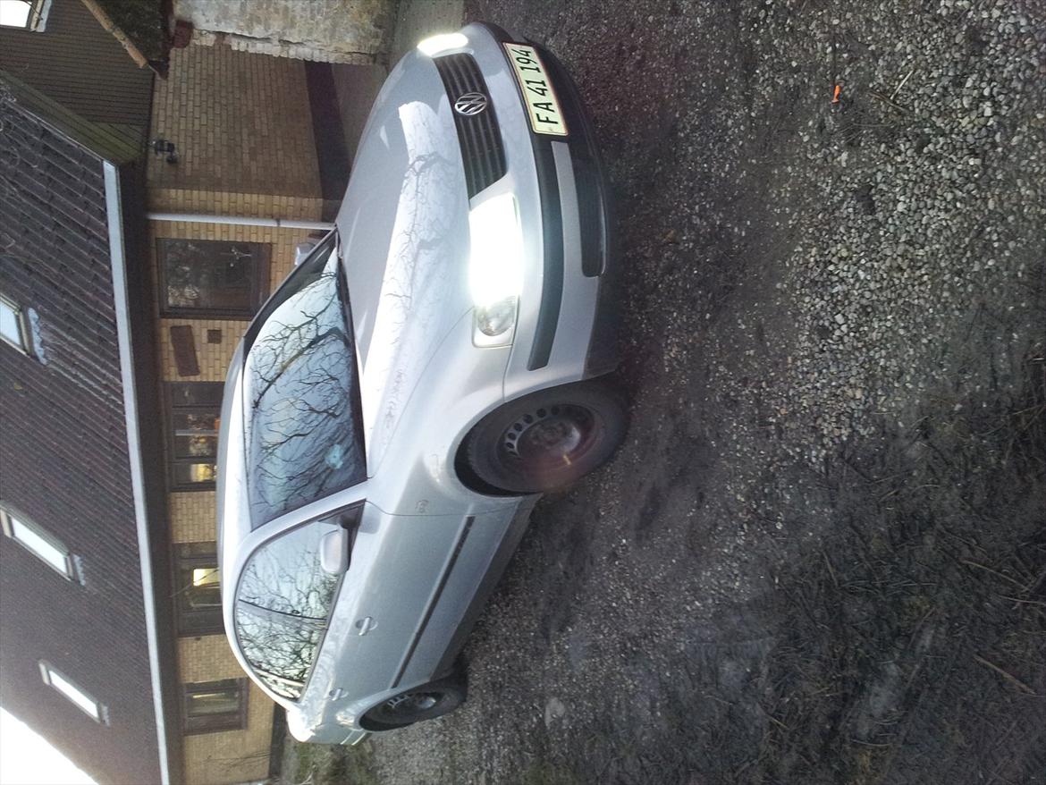 VW passat 1,6 limousine billede 4