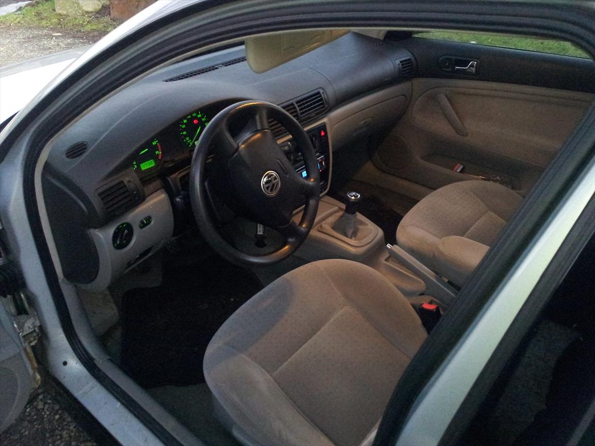 VW passat 1,6 limousine billede 9