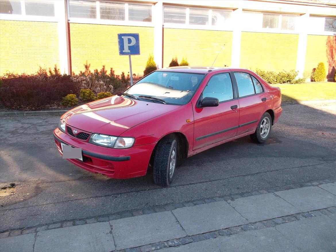 Nissan almera n15  taget af politi billede 1