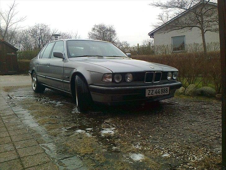 BMW 735i (E32) (goodbye solgt!!) billede 1