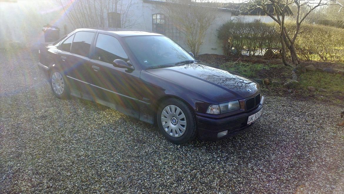 BMW 320i billede 2