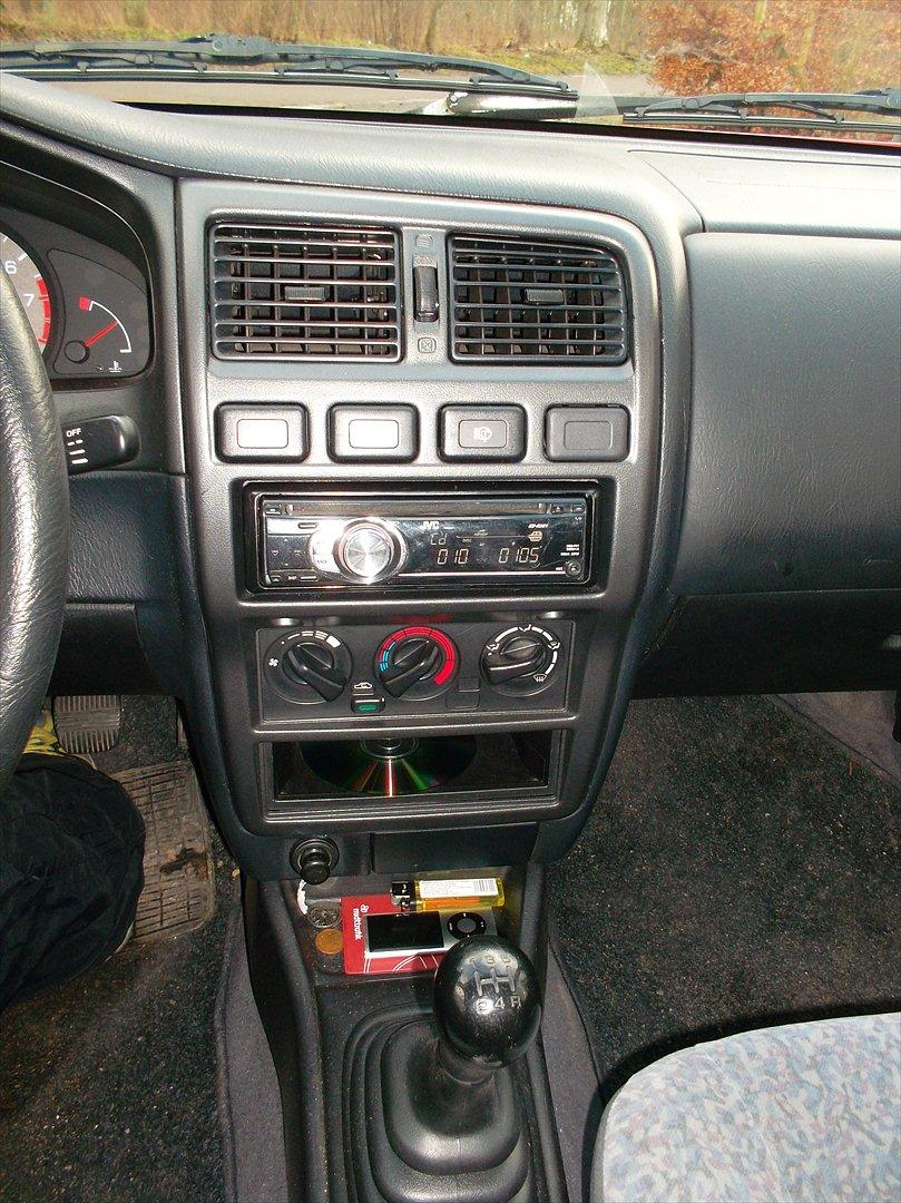 Nissan almera n15  taget af politi billede 15