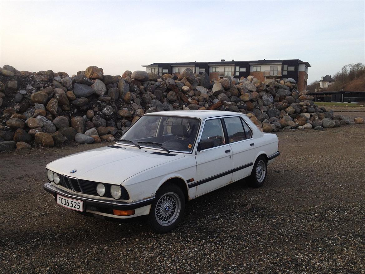 BMW E28 520 I - Første Skud! billede 5