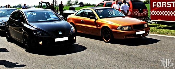 Seat Leon Cupra SOLGT! - Støtter selvfølgelig op omkring lovligt arrangeret Race. Her ved siden af min vens fars Volvo T5'er !
Billed taget af HJ Photo billede 14