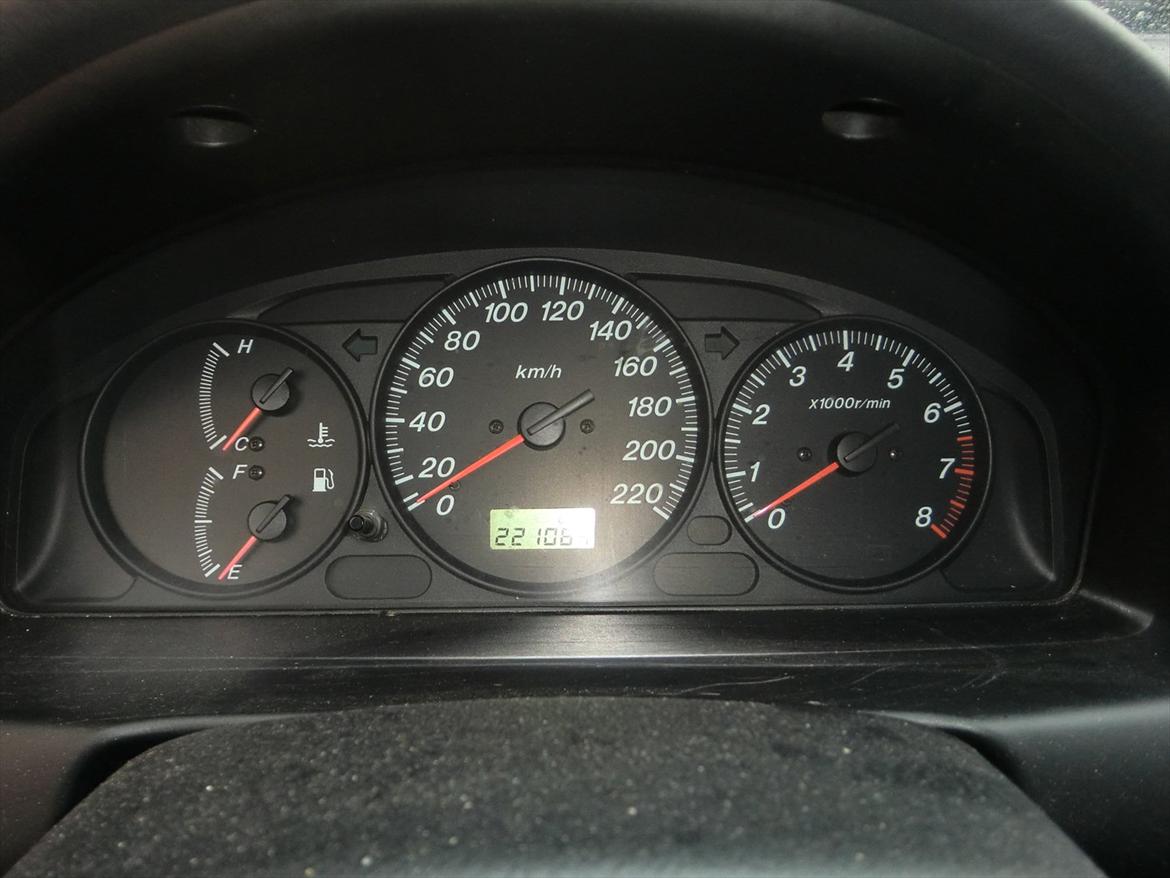 Mazda 323F GLX solgt billede 7