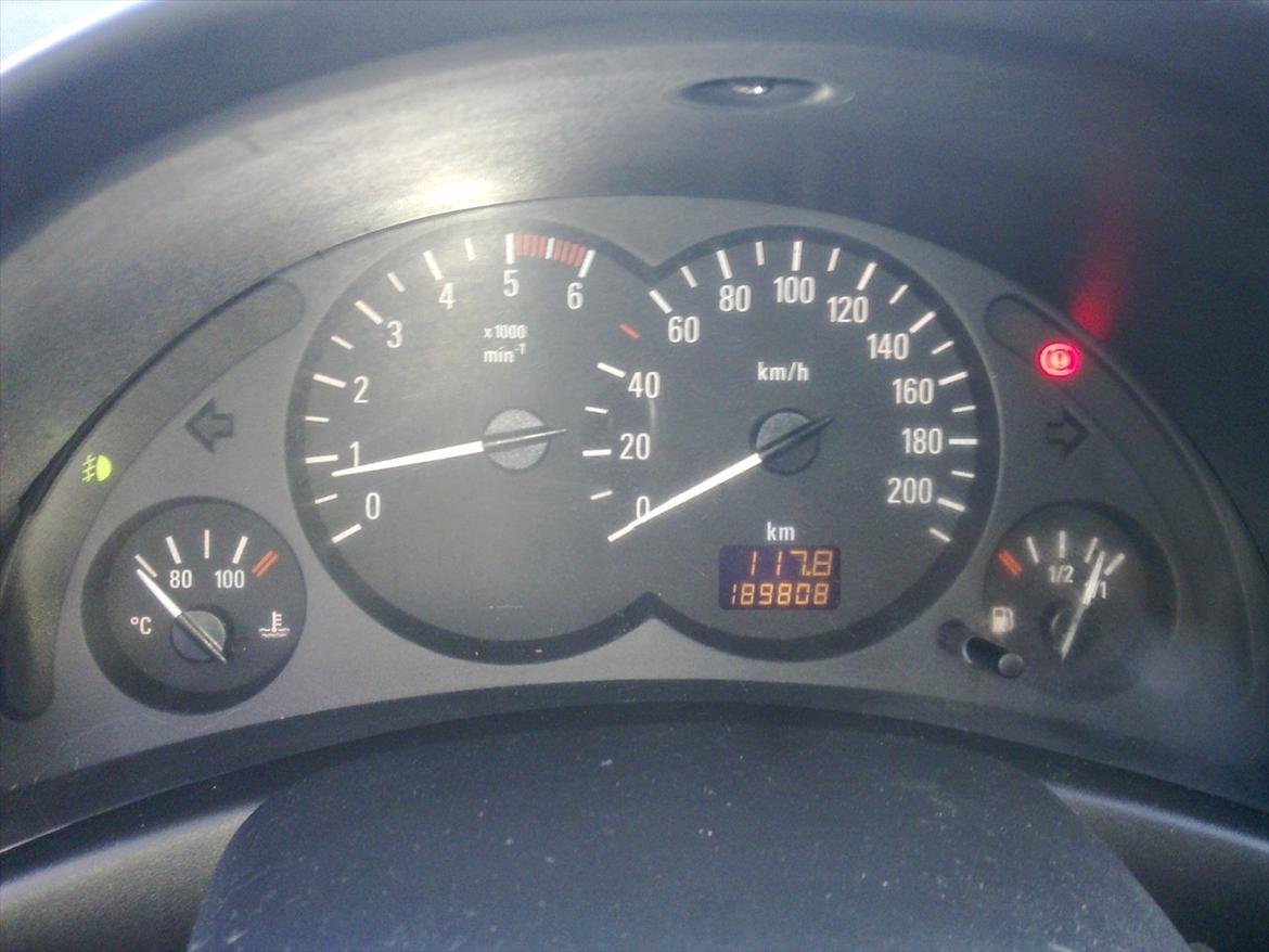 Opel Corsa C 1.7 DTI - Der kommer snart hvide urskiver billede 9