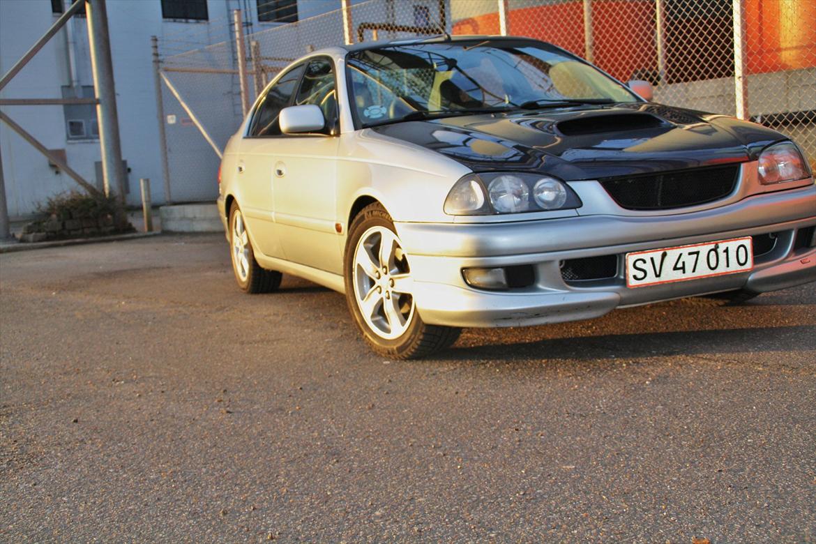 Toyota Avensis/caldina billede 1