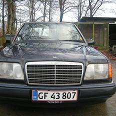 Mercedes Benz e200