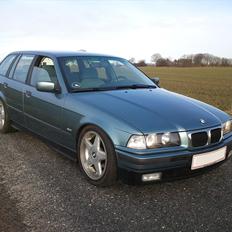 BMW E36 318i.