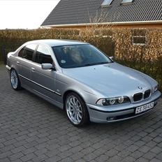 BMW E39 523i