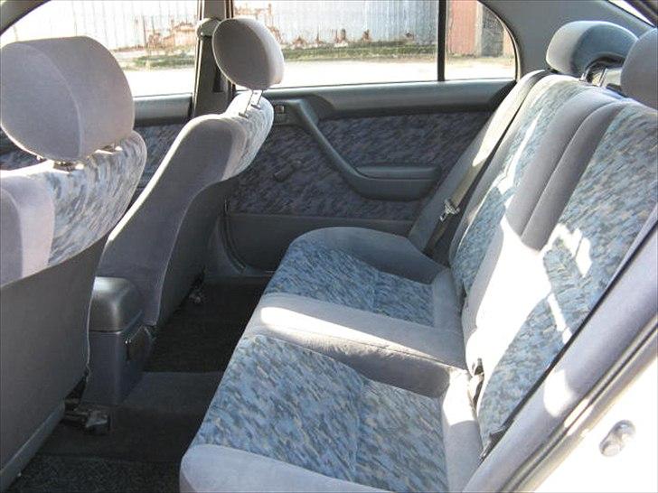 Toyota Carina E billede 17