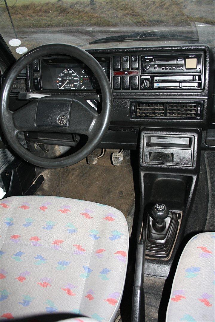 VW Golf 2 CL 1,6 TD - Med de gamle sæder og standard radio billede 20