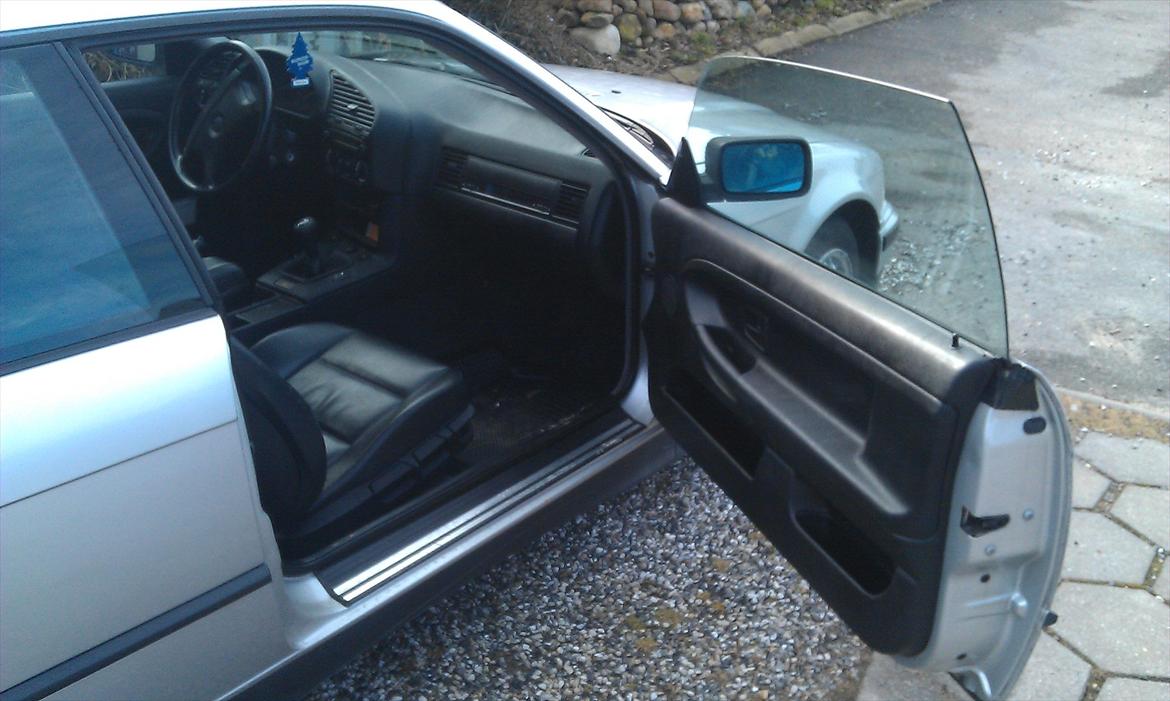 BMW 320i coupe  Solgt billede 4