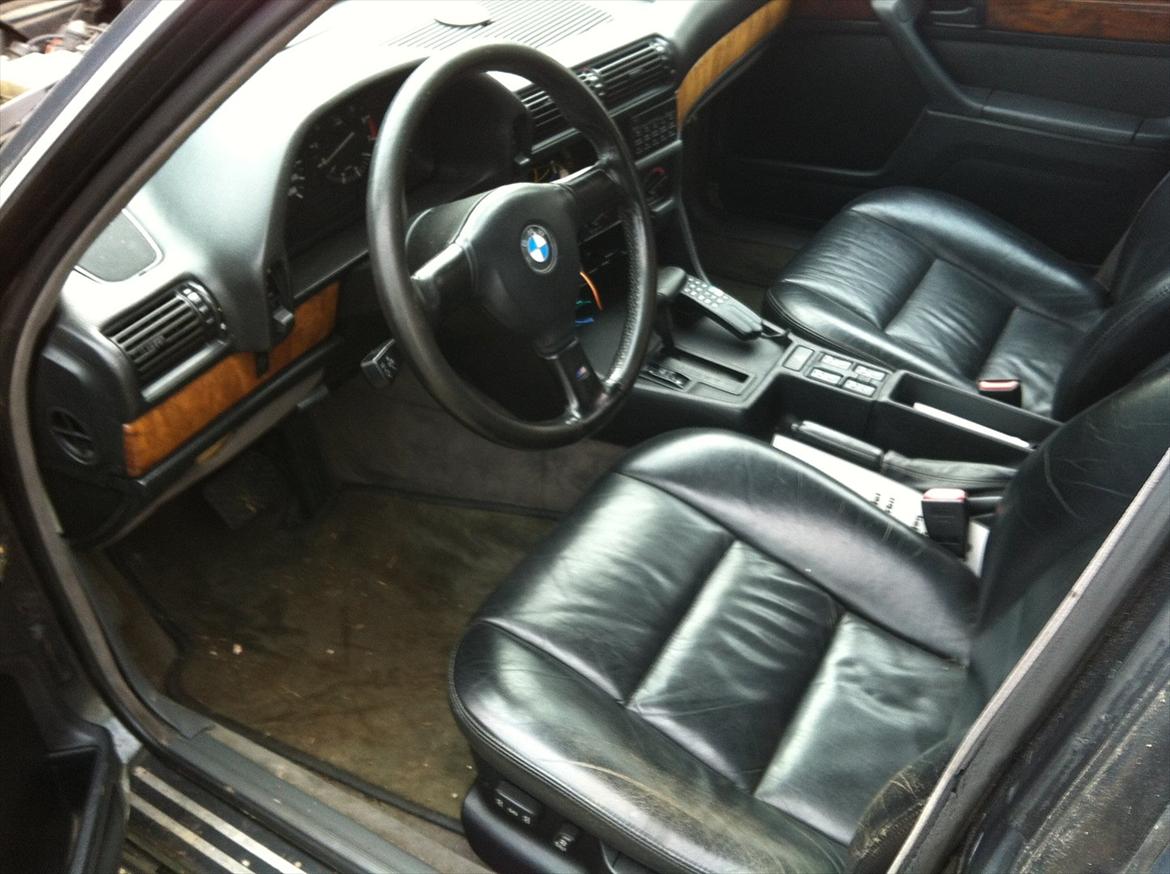 BMW 735I E32 Solgt - Dejligt med læder:) billede 4