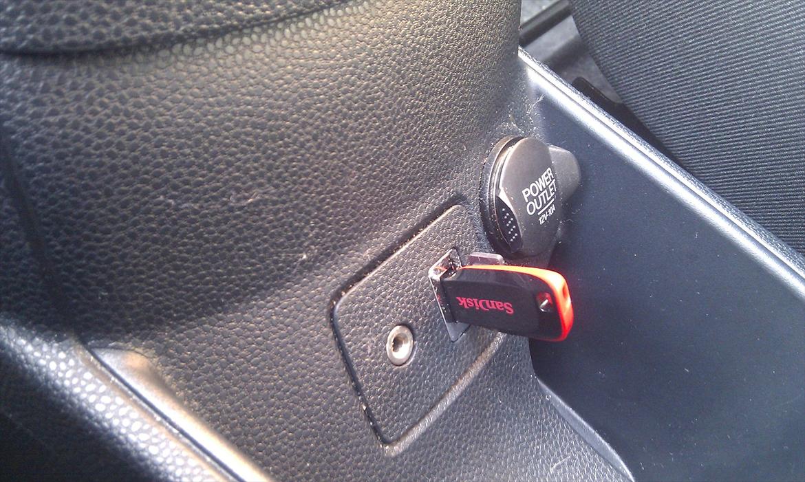 Ford Fiesta Titanium - USB stik med musik. billede 13