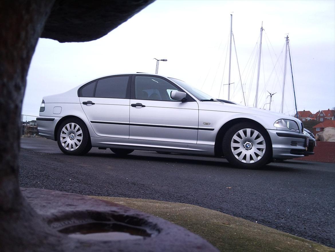 BMW e46 320d Totalskadet billede 4