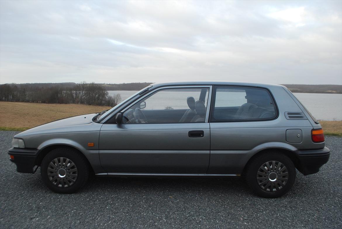 Toyota Corolla E90 [SOLGT] - Venstre side billede 2