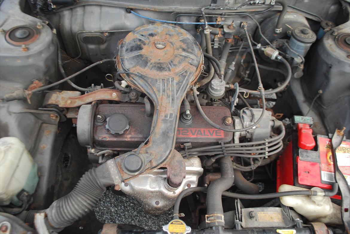 Toyota Corolla E90 [SOLGT] - Under hjelmen billede 15