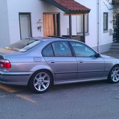 BMW e39 528i - solgt