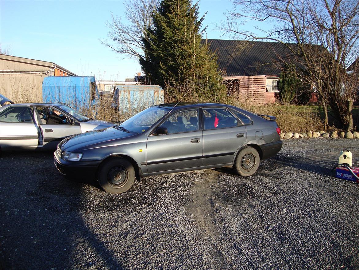 Toyota Carina E *SOLGT* billede 1