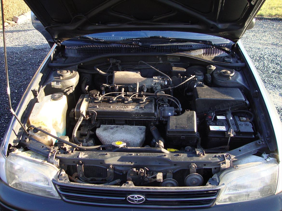 Toyota Carina E *SOLGT* billede 2