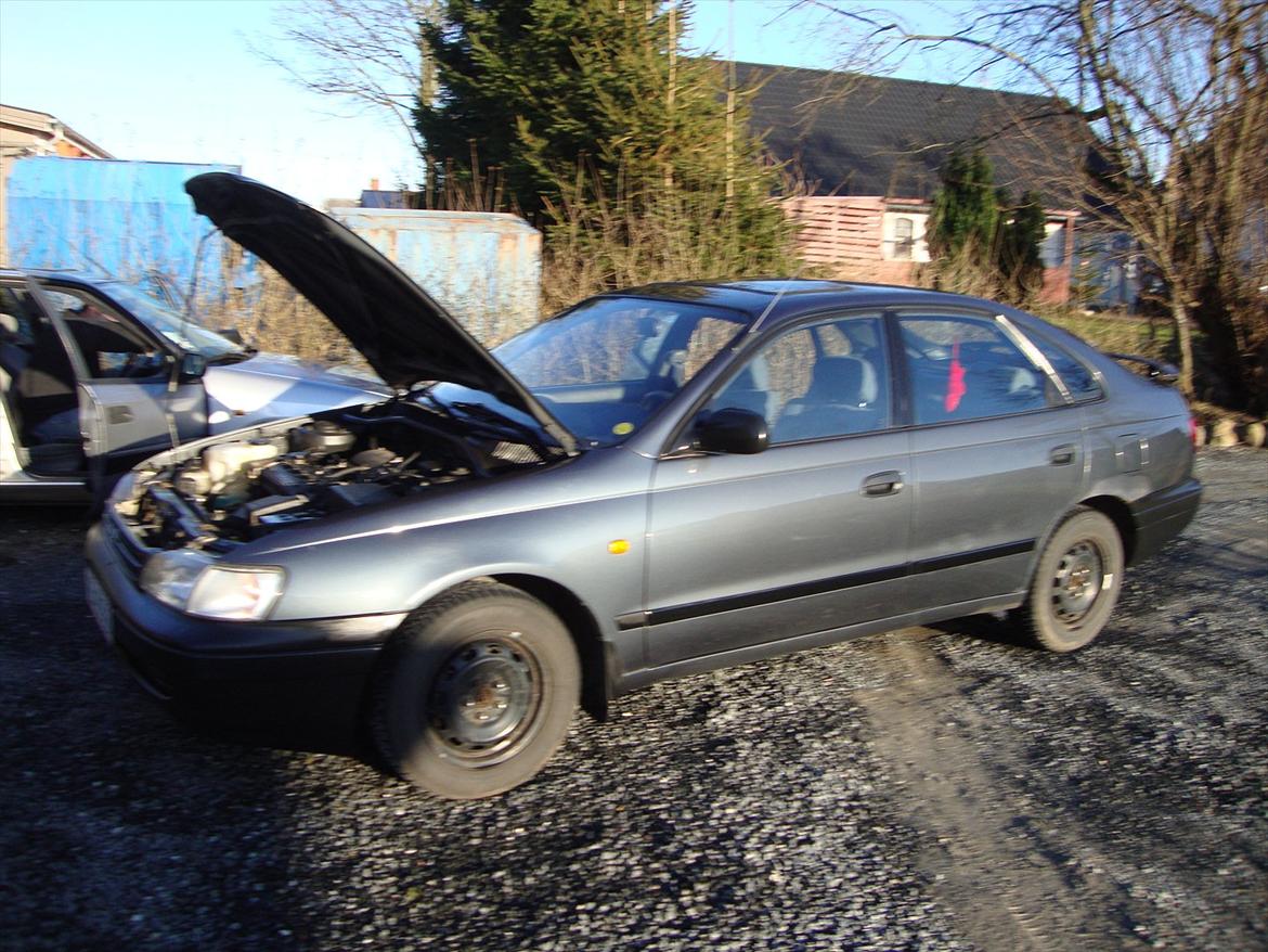 Toyota Carina E *SOLGT* billede 3