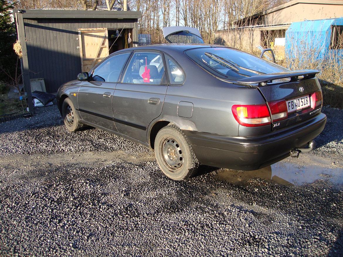 Toyota Carina E *SOLGT* billede 8