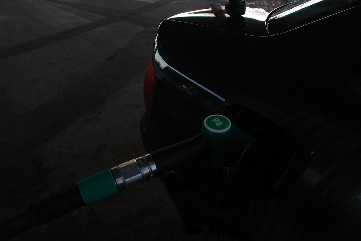 Audi A4 1.8 20VT - Så fylder vi op til 13,52 kr literen! billede 10