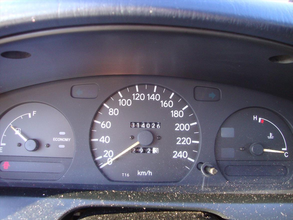 Toyota Carina E *SOLGT* billede 10