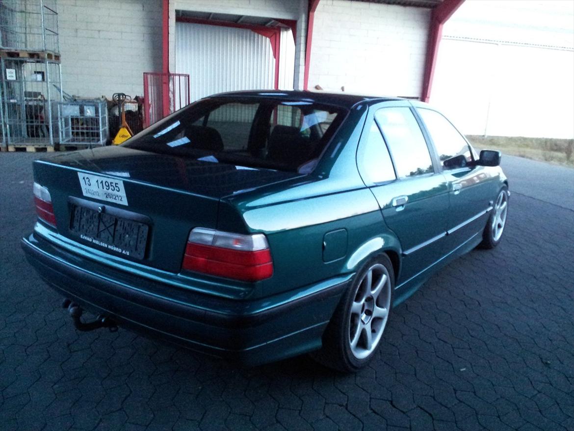 BMW E36 325i Aut - bagenden:) flot og blank. :=)  billede 5