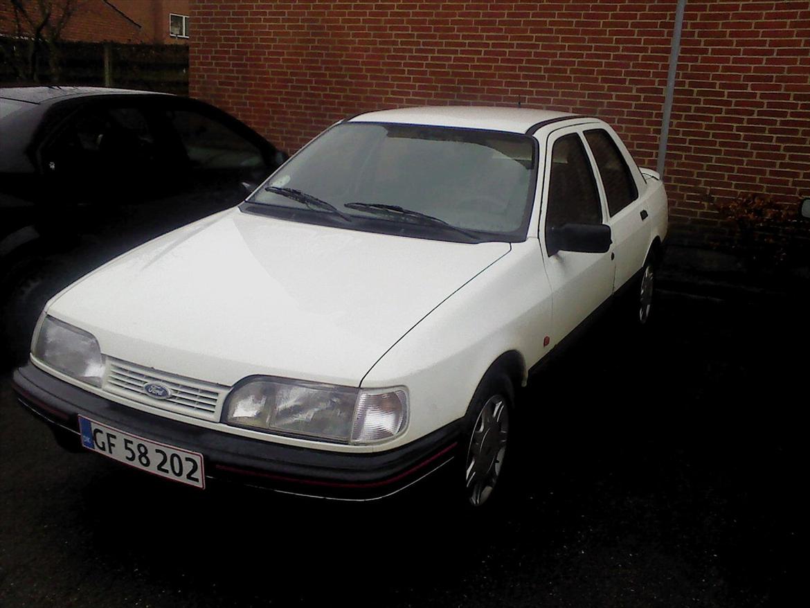 Ford Sierra 2.0 GLS - Så flot som hun står der, i profil :) billede 4