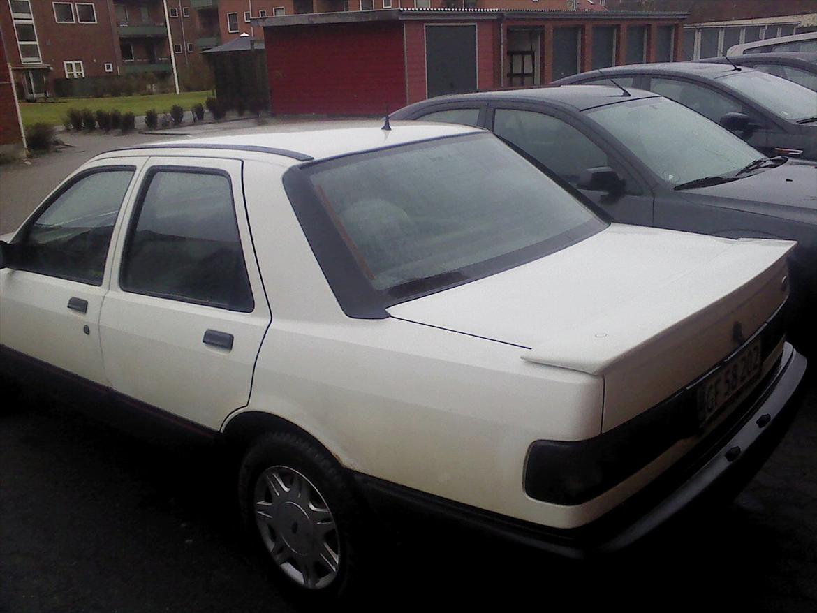 Ford Sierra 2.0 GLS - Den er meget nem at finde, man skal bare kigge efter den mest firkantede billede 8