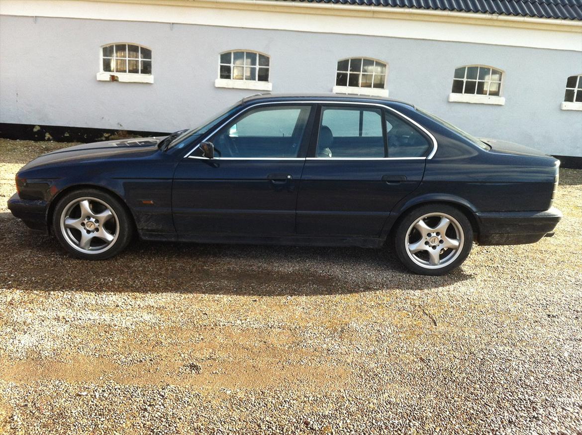 BMW 525i 24v (SOLGT) billede 1