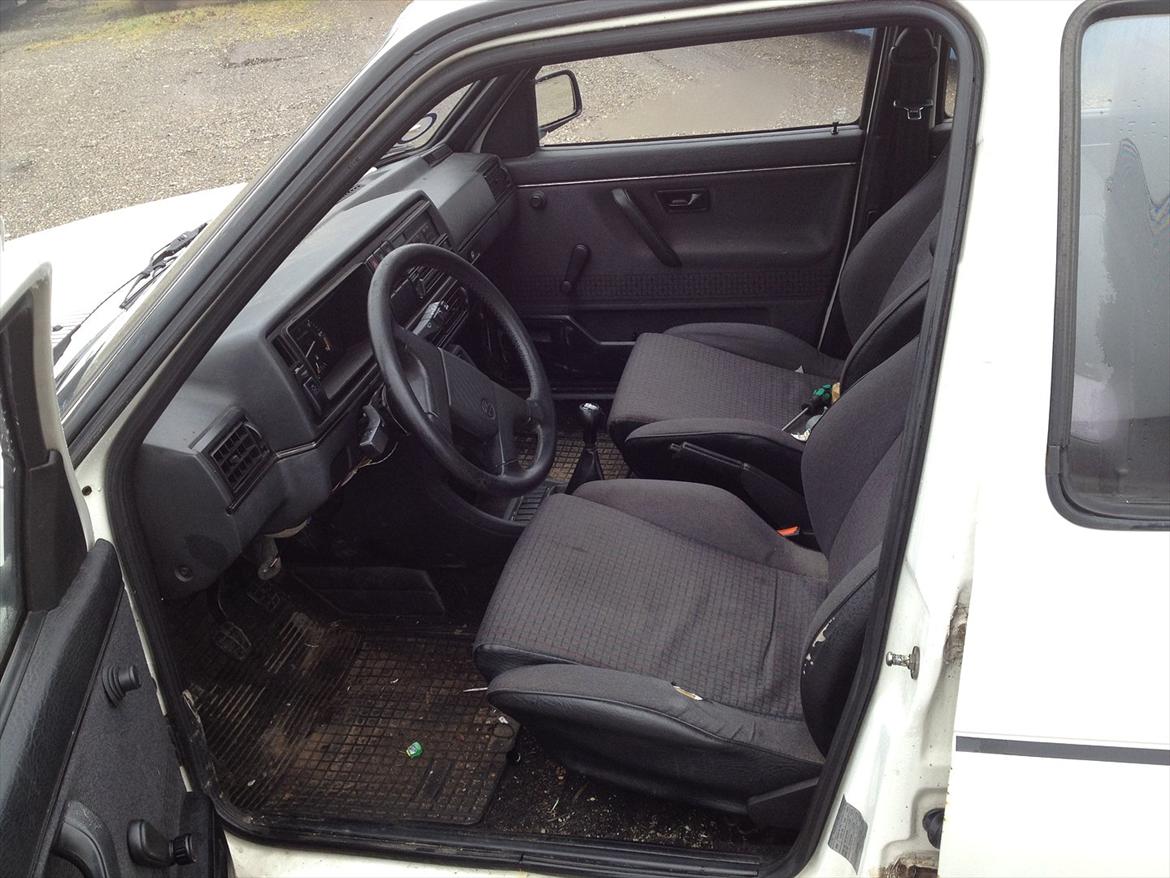 VW Golf 2 GT - Hele kabinen trænger til en ordenlig omgang rengøring billede 11