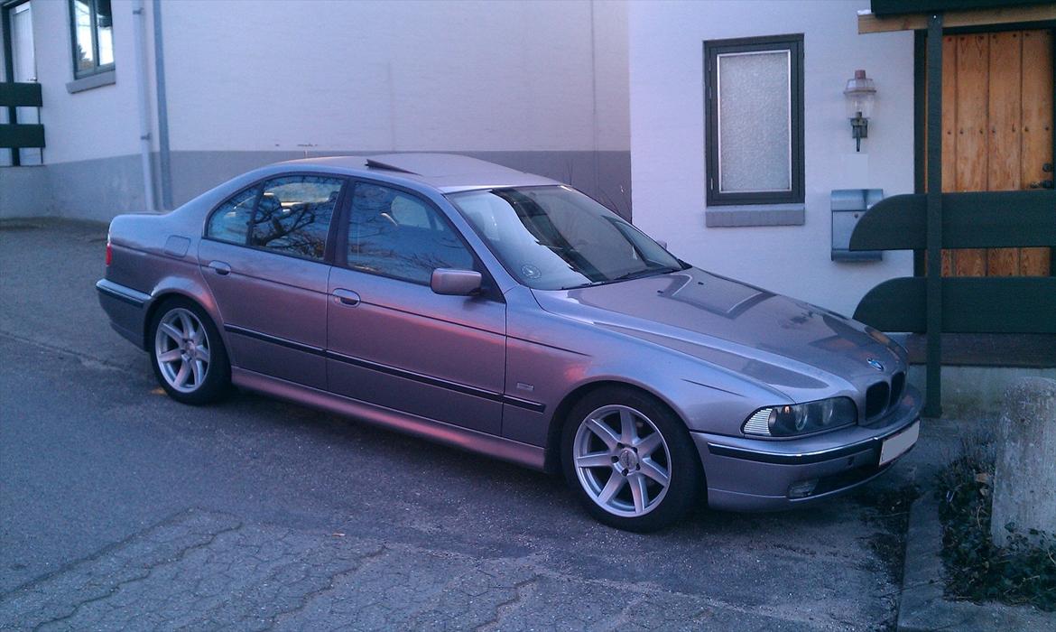 BMW e39 528i - solgt billede 1