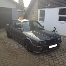 BMW E30 325i
