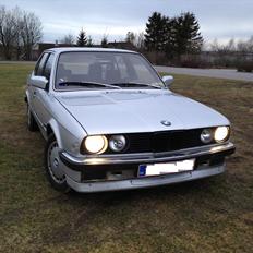 BMW E30 320i