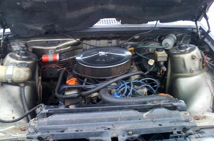 Volvo 760 GLE V8-SOLGT! - Motor værket med Holley karburator. billede 2