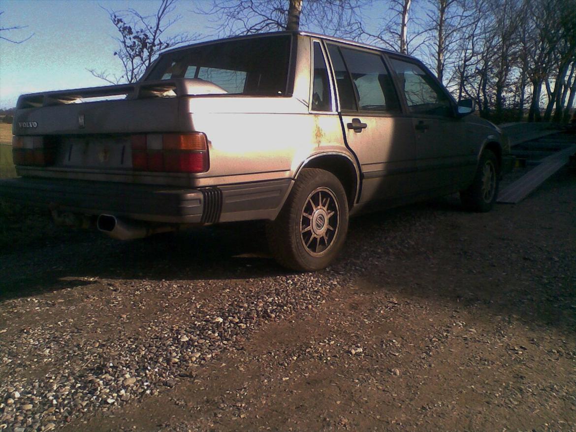 Volvo 760 GLE V8-SOLGT! - Den person som har monteret den klamme rør hale, burde simpelthen have 117 pikslag i panden. billede 6